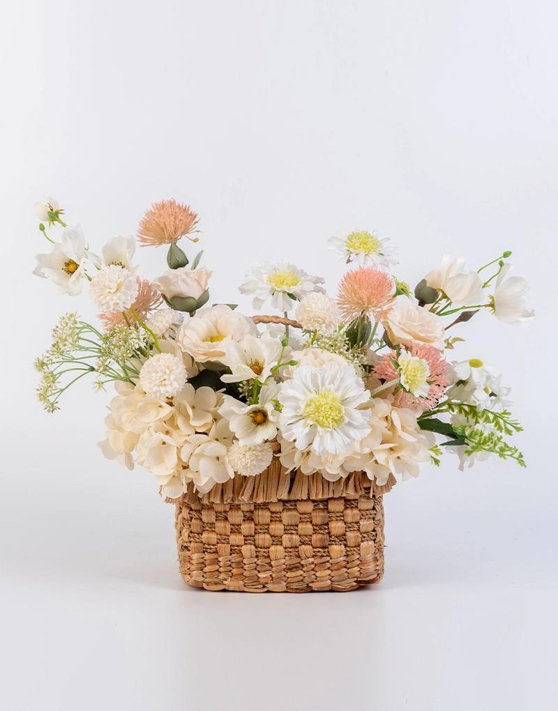 กระเช้าดอกไม้ประดิษฐ์ขนาดกลาง รหัส BPM002 ตกแต่งด้วยดอกไม้ประดิษฐ์สีขาวและสีชมพู