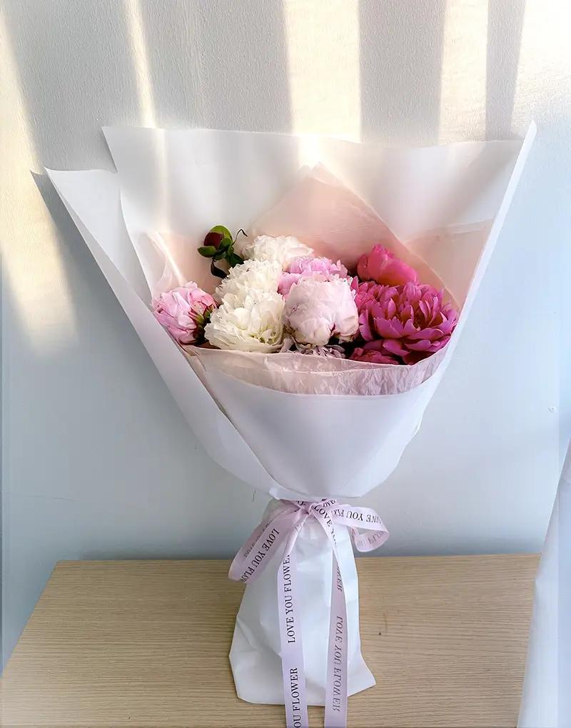 A392 Cotton Lady ช่อพีโอนี จัดด้วยดอกพีโอนีสีชมพูในเฉดต่าง ๆ รวม 15 ดอก