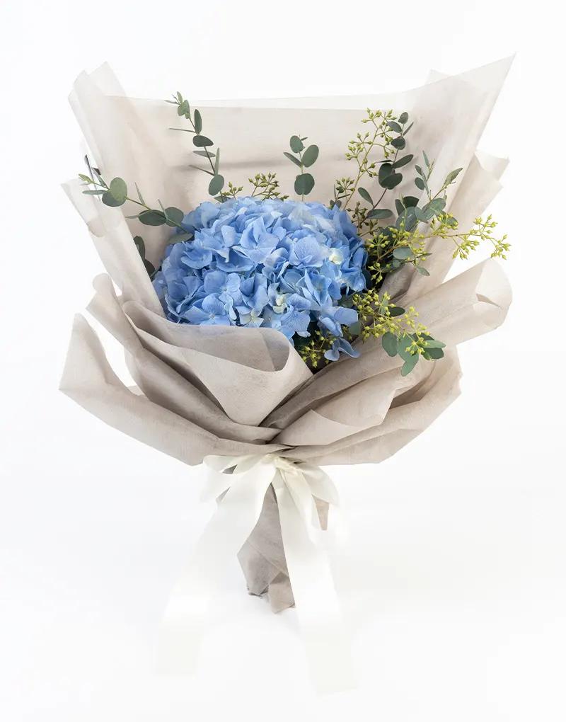 ช่อดอกไม้สด จัดด้วยดอกไฮเดรนเยียสีฟ้า ช่อเล็กน่ารัก