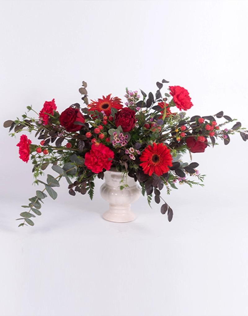 ส่งความสุขด้วยแจกันดอกกุหลาบโทนสีแดง สวนหรู แต่งบ้าน หรือแสดงความยินดี ก็เข้ากัน ส่งฟรี กทม
