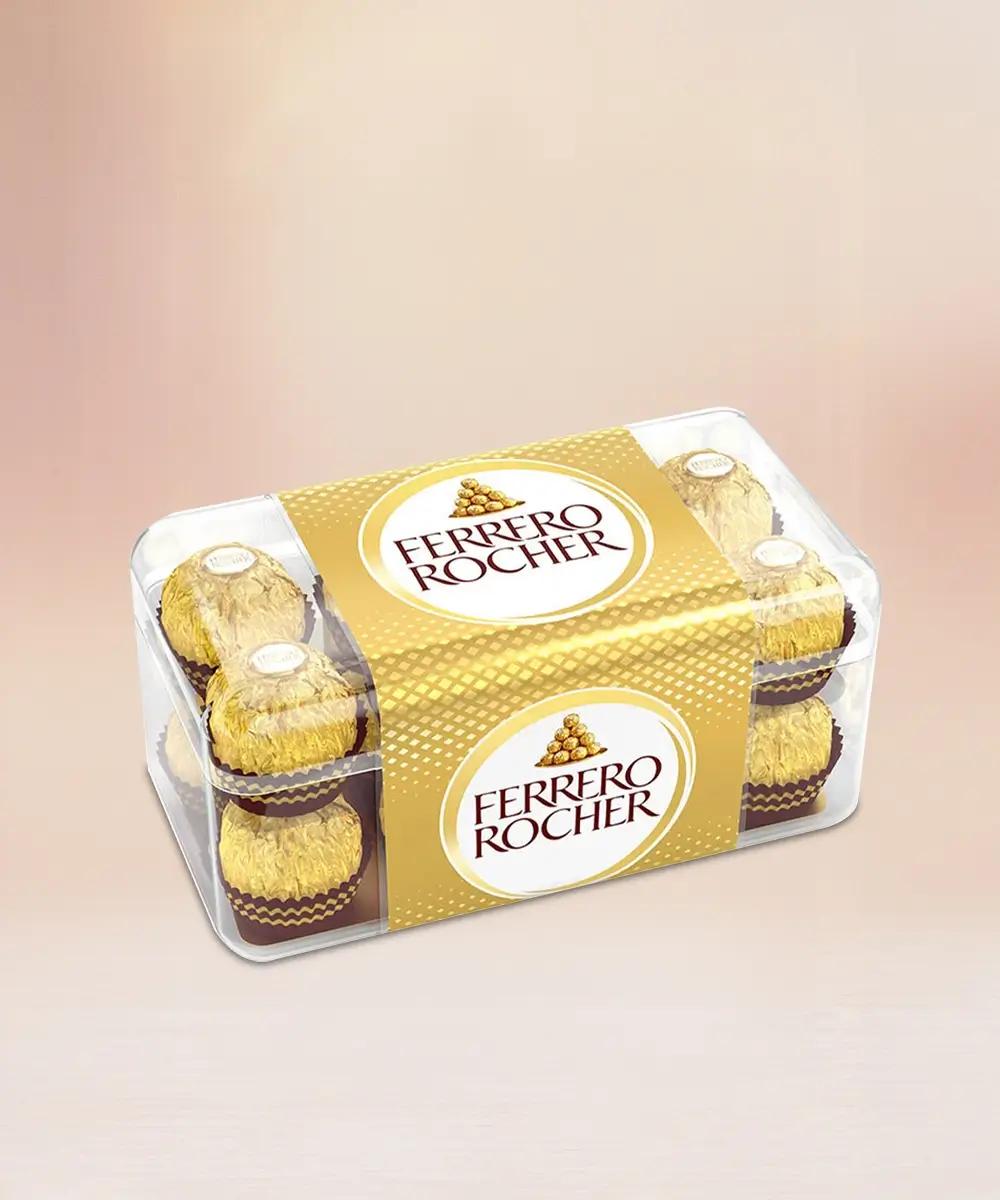 กล่องช็อกโกแลต Ferrero Rocher ในบรรจุภัณฑ์ใสพร้อมฉลากสีทอง