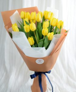ช่อดอกไม้สด จัดด้วยดอกลิลลี่สีเหลือง รหัส A163